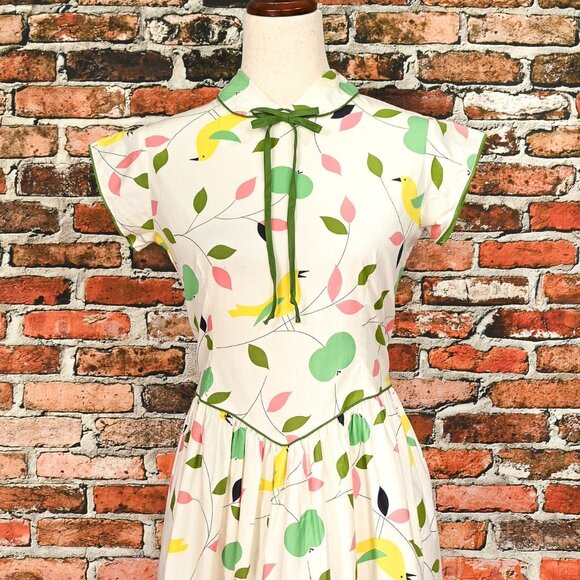 RARE Vintage 50s White LITTLE STAR Bird Detailing Dress - Picture 2 of 6